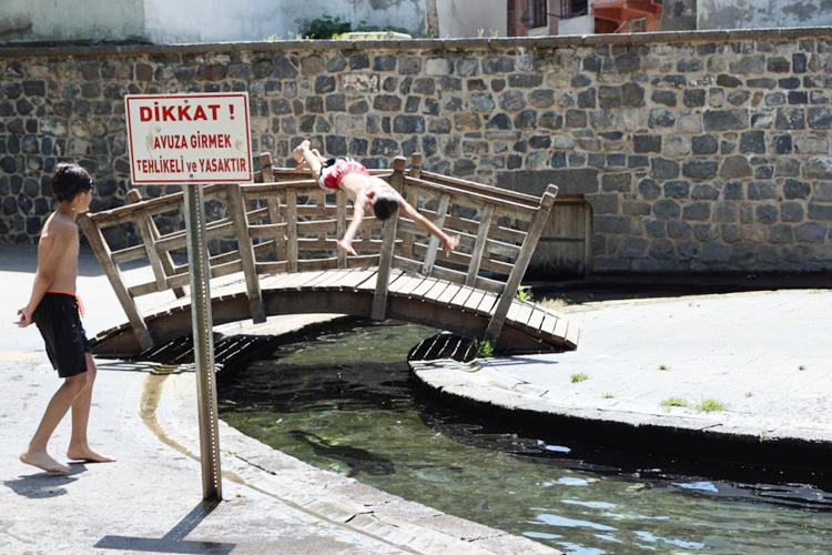 Diyarbakır çocukları 23 Nisan’ı böyle kutladı