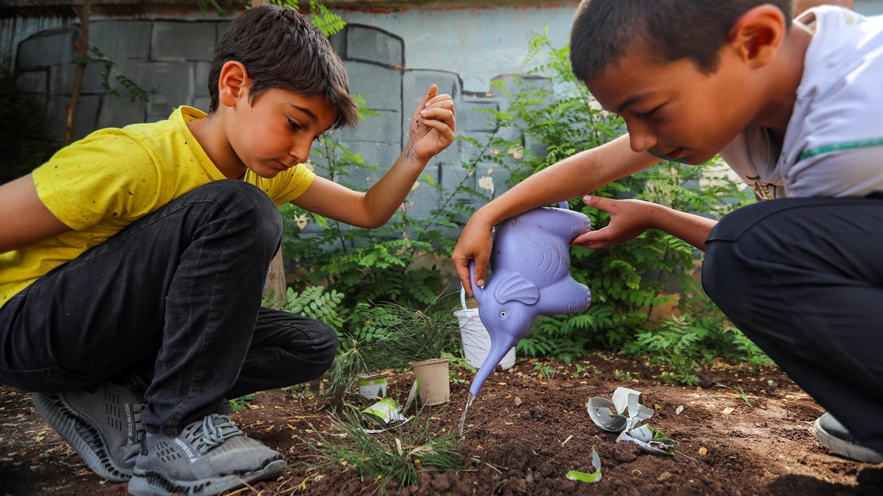 Diyarbakır'da 'Yeşil Umutlar Projesi': 1000 öğrenci tohumdan fidan üretecek