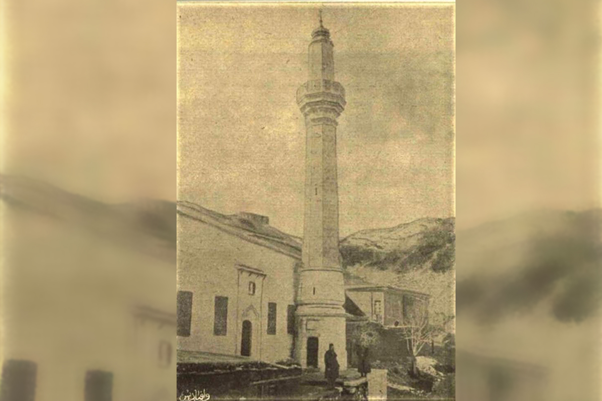 Tarihi cami restore edilmeyi bekliyor!