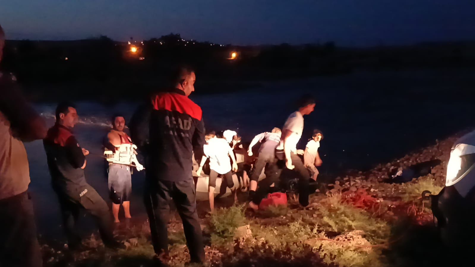 Diyarbakır Dicle Baraj Gölü’nde mahsur kalan 11 kişi kurtarıldı