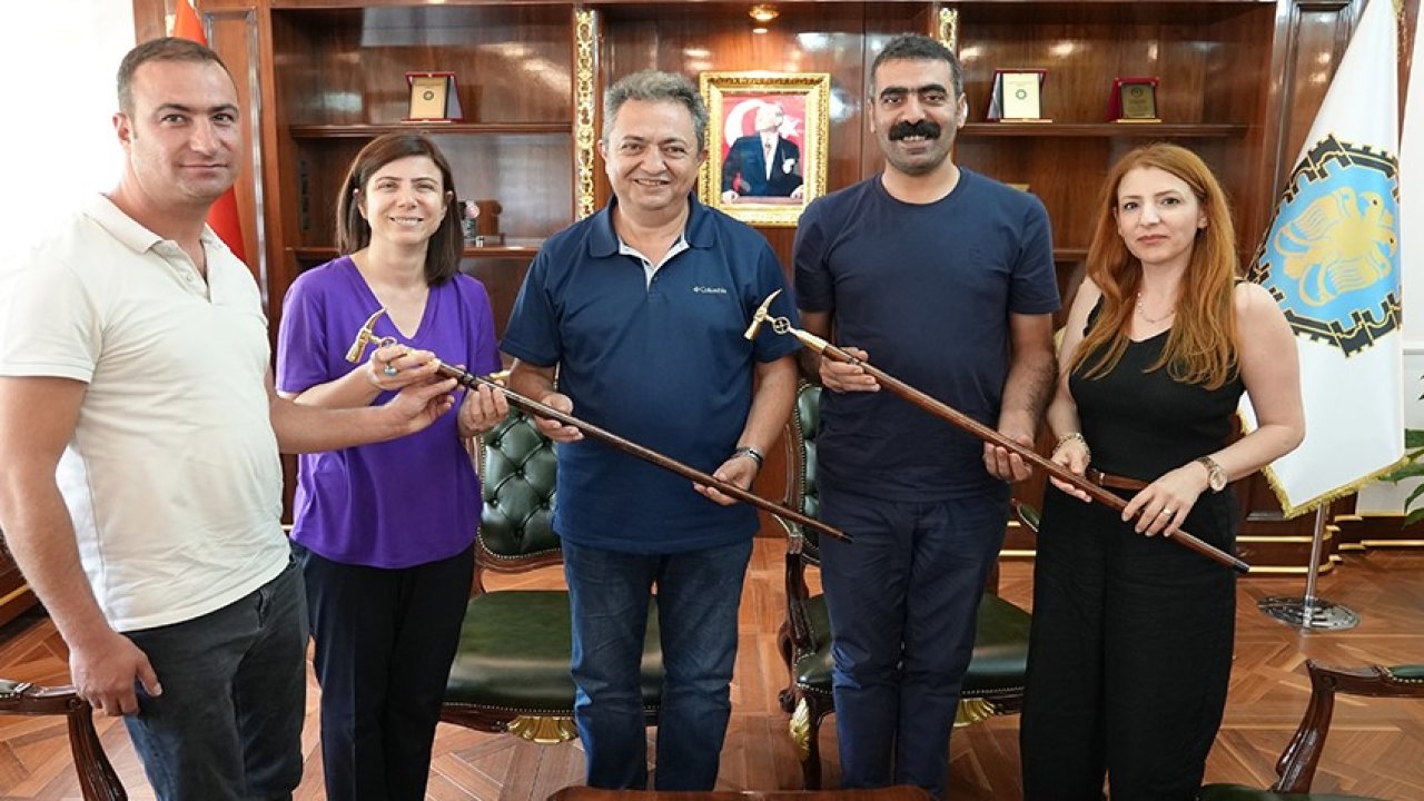 Diyarbakır eş başkanlarına madenci bastonu!