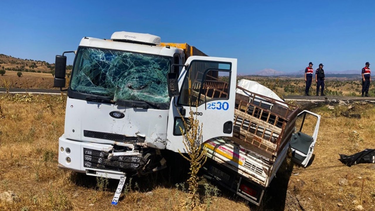 Diyarbakır’da kamyon ile pikap çarpıştı: 1 ölü 1 yaralı