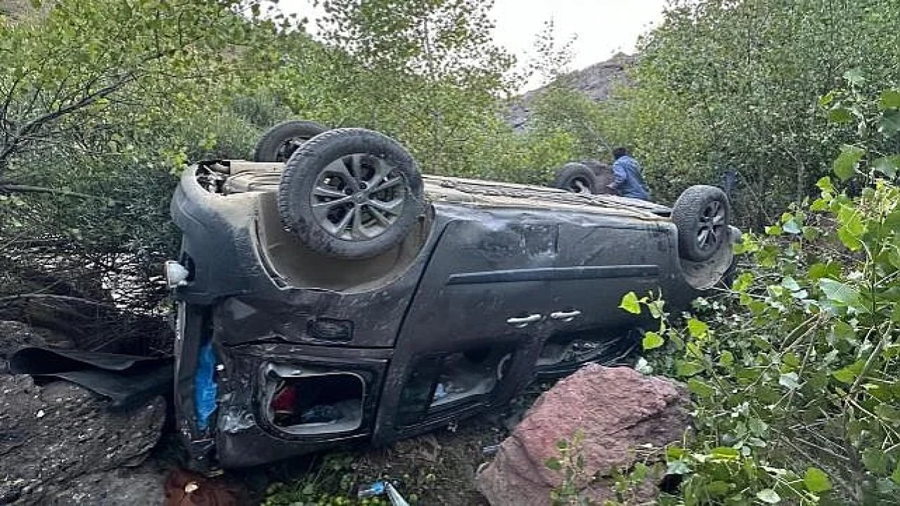 Şarampole devrilen araçtaki 5 kişi yaralandı