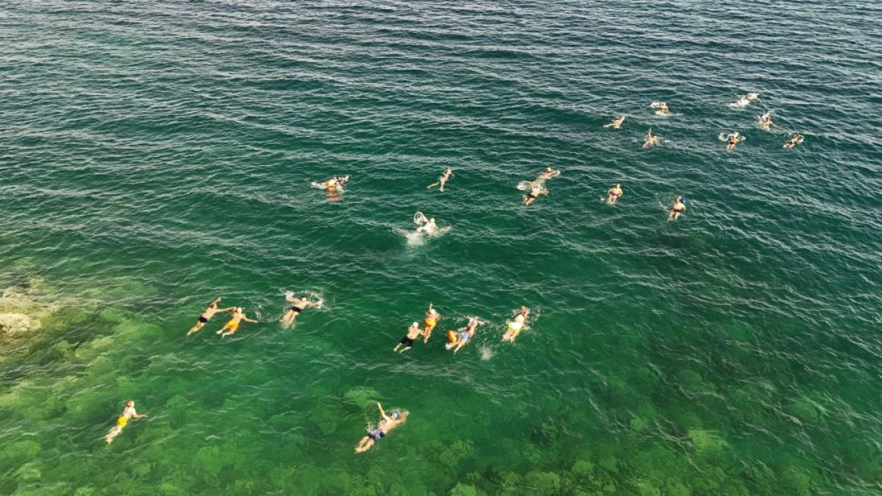 Van Gölü’nde ez uzun parkurlu yüzme maratonu gerçekleşti