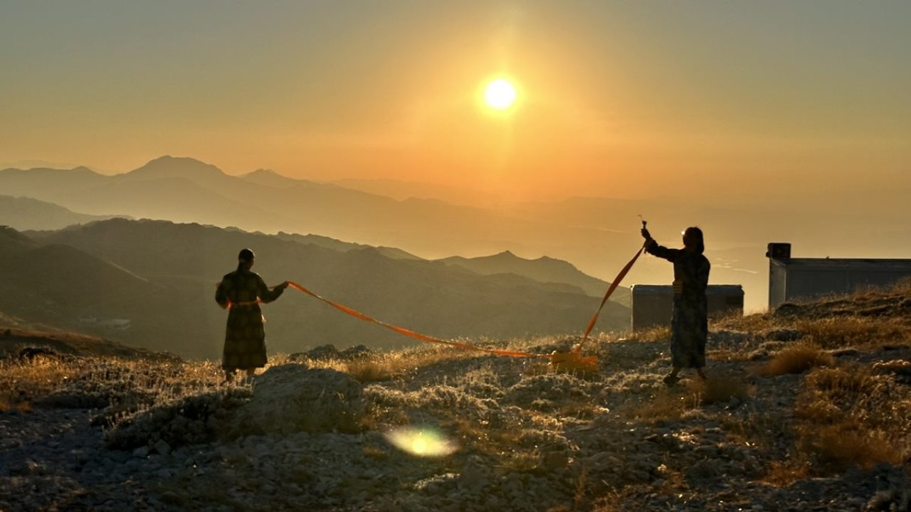 Nemrut Dağı’nın zirvesinde gün doğumu