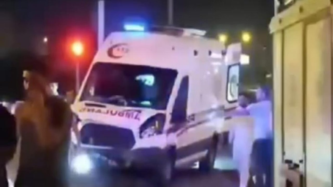 Ambulans ile otomobil: Yaralılar var