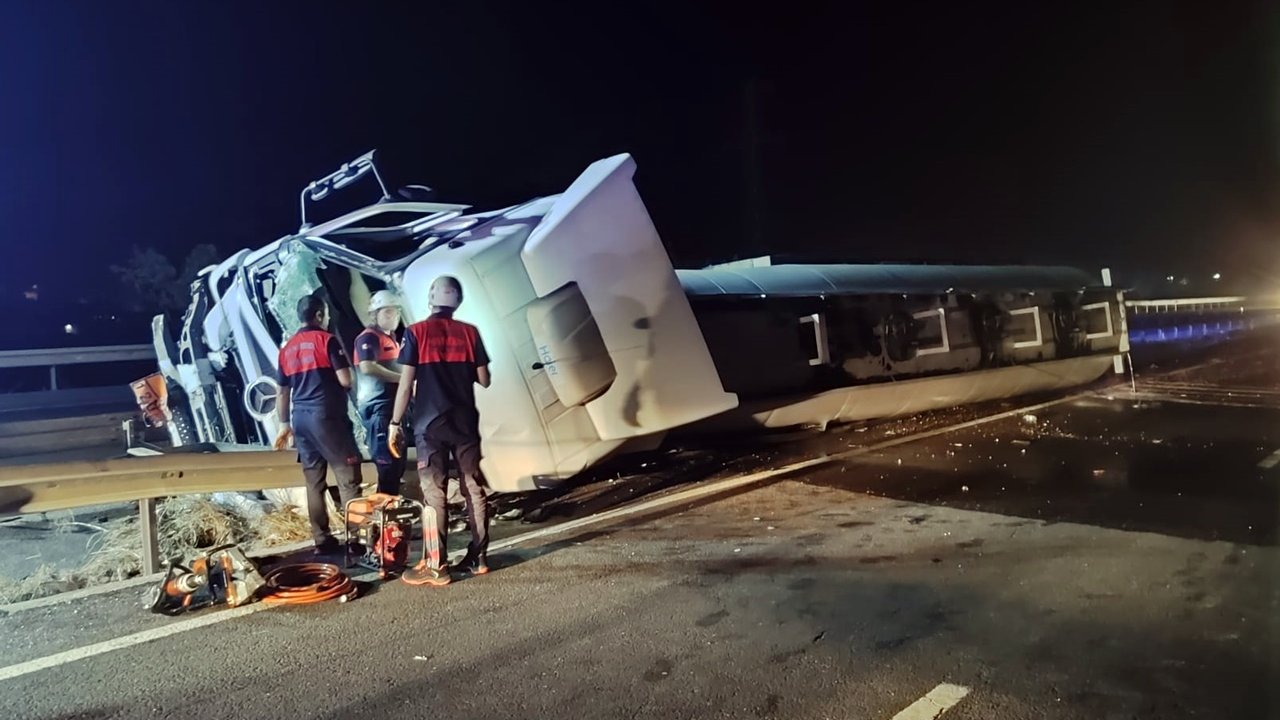 Yakıt yüklü tanker sürücüsü feci şekilde can verdi