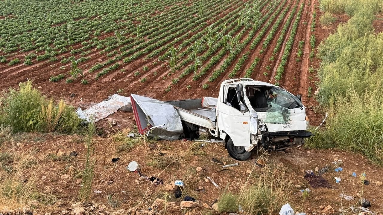 Mevsimlik işçileri taşıyan pikap devrildi: 1 ölü, 22 yaralı