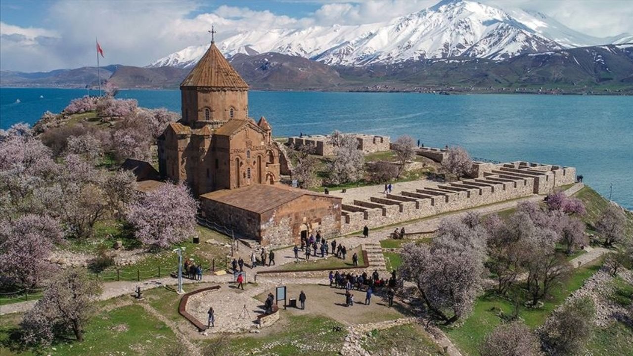 Van Büyükşehir, Ermeni Ayini için deniz otobüs seferlerini artıracak