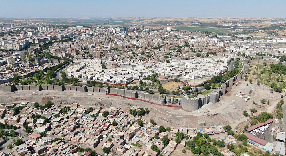 Diyarbakır Surları ve Tarihi