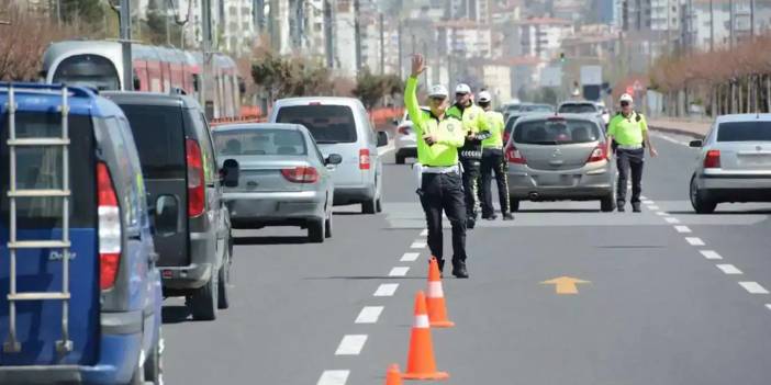 Trafikte büyük tehlike: 15 bin ehliyetsiz sürücü yakalandı