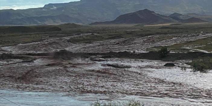 Kars’ta sel felaketi: Yollar kapandı