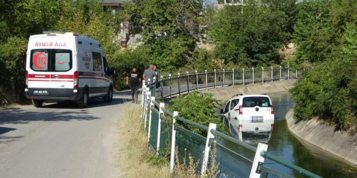 Araç sulama kanalına uçtu: Şans enseri sürücünün burnu bile kanamadı