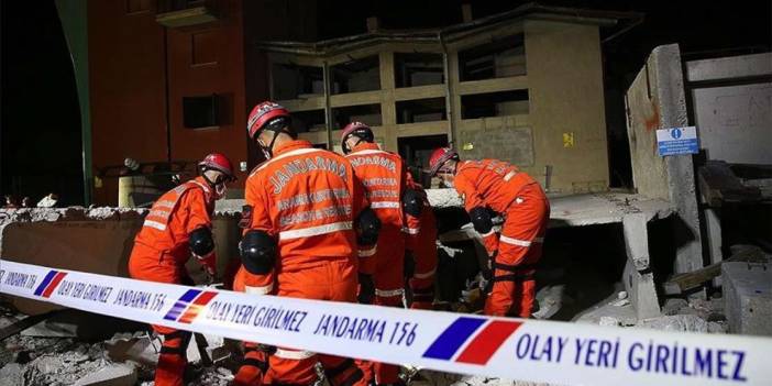 7.5 büyüklüğünde deprem oldu: 7 ili etkileyen tatbikat başladı