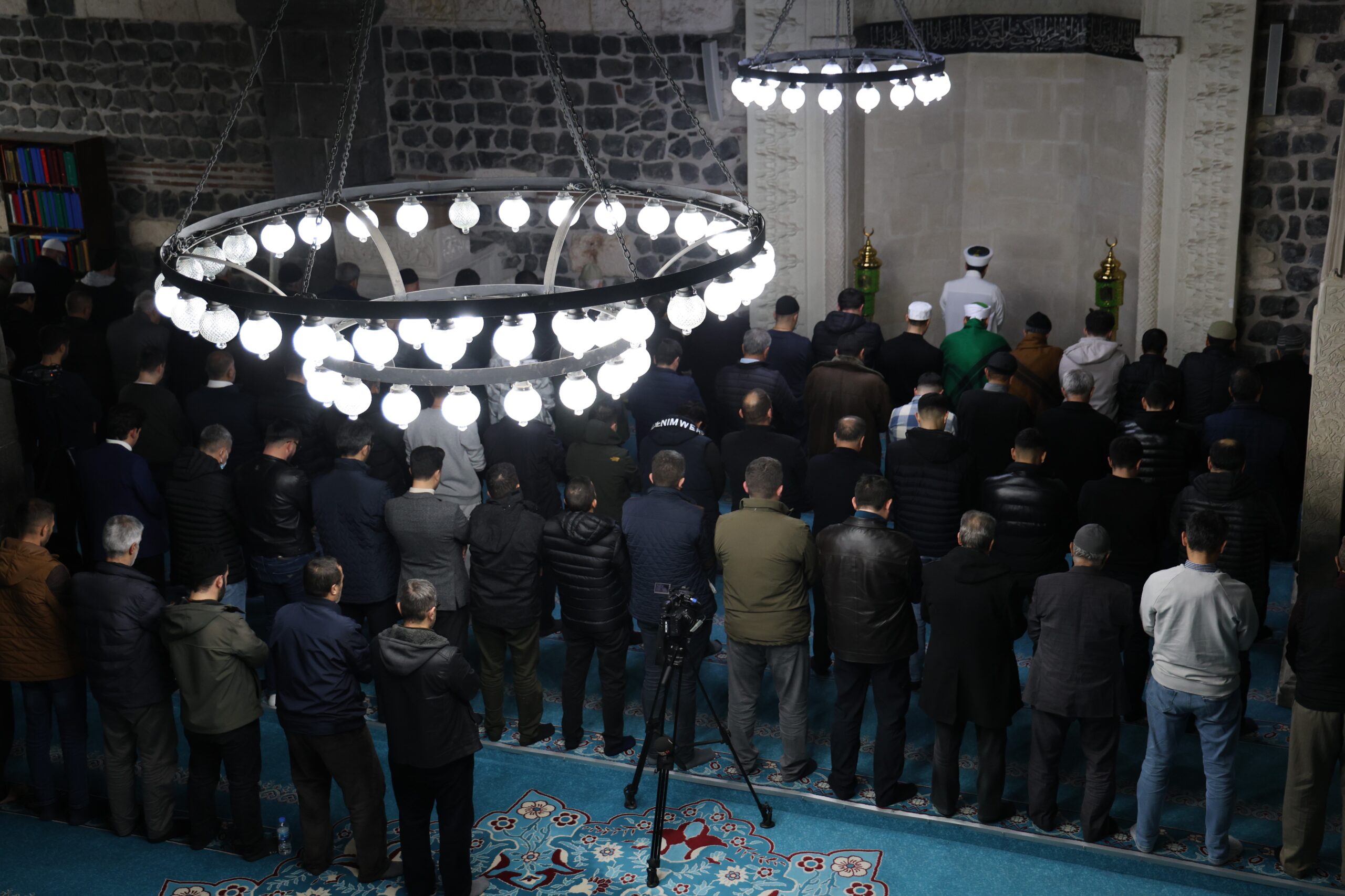 Diyarbakır’da Regaip Kandili dualarla geçti