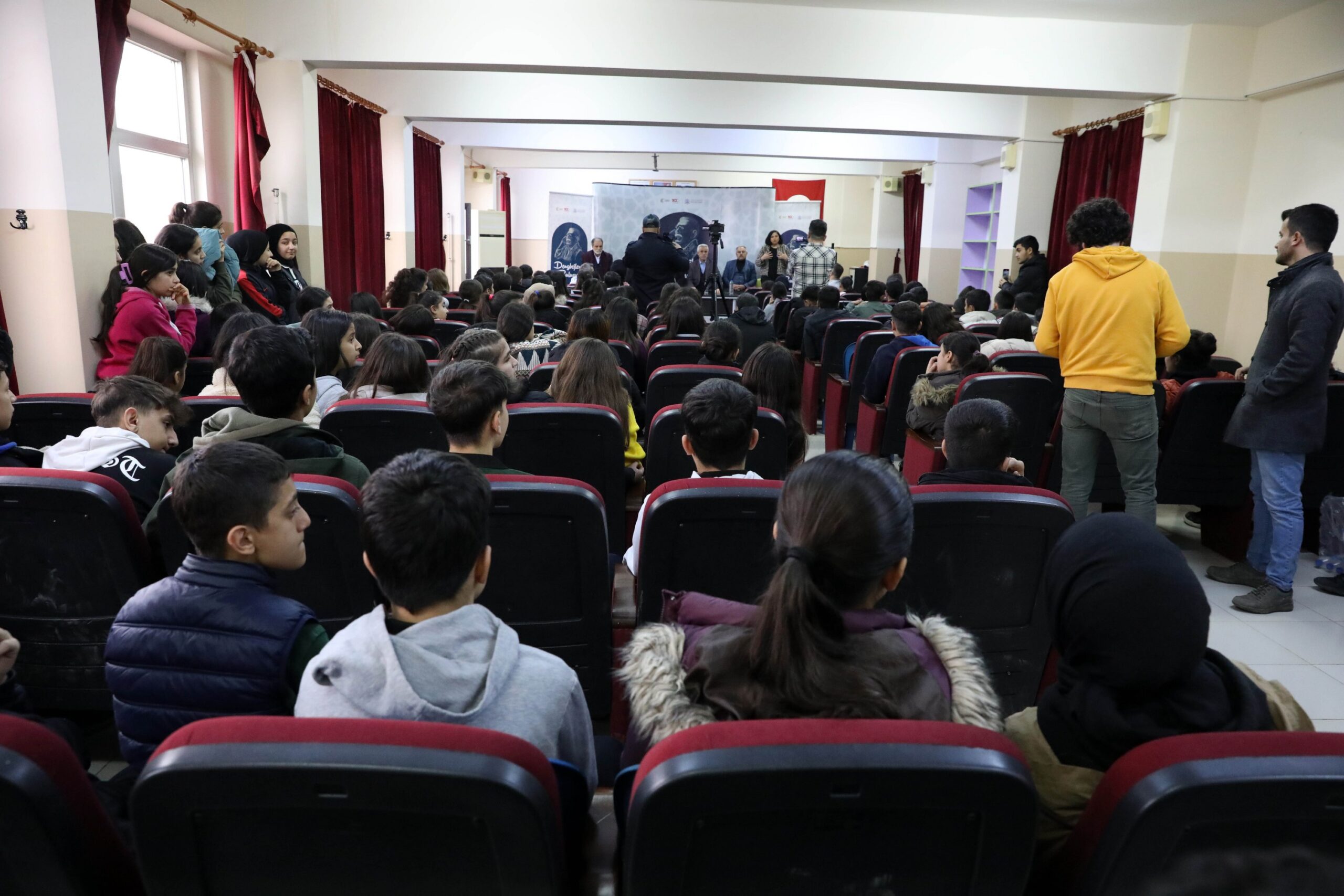 Diyarbakır'da dengbejler öğrencilerle buluştu