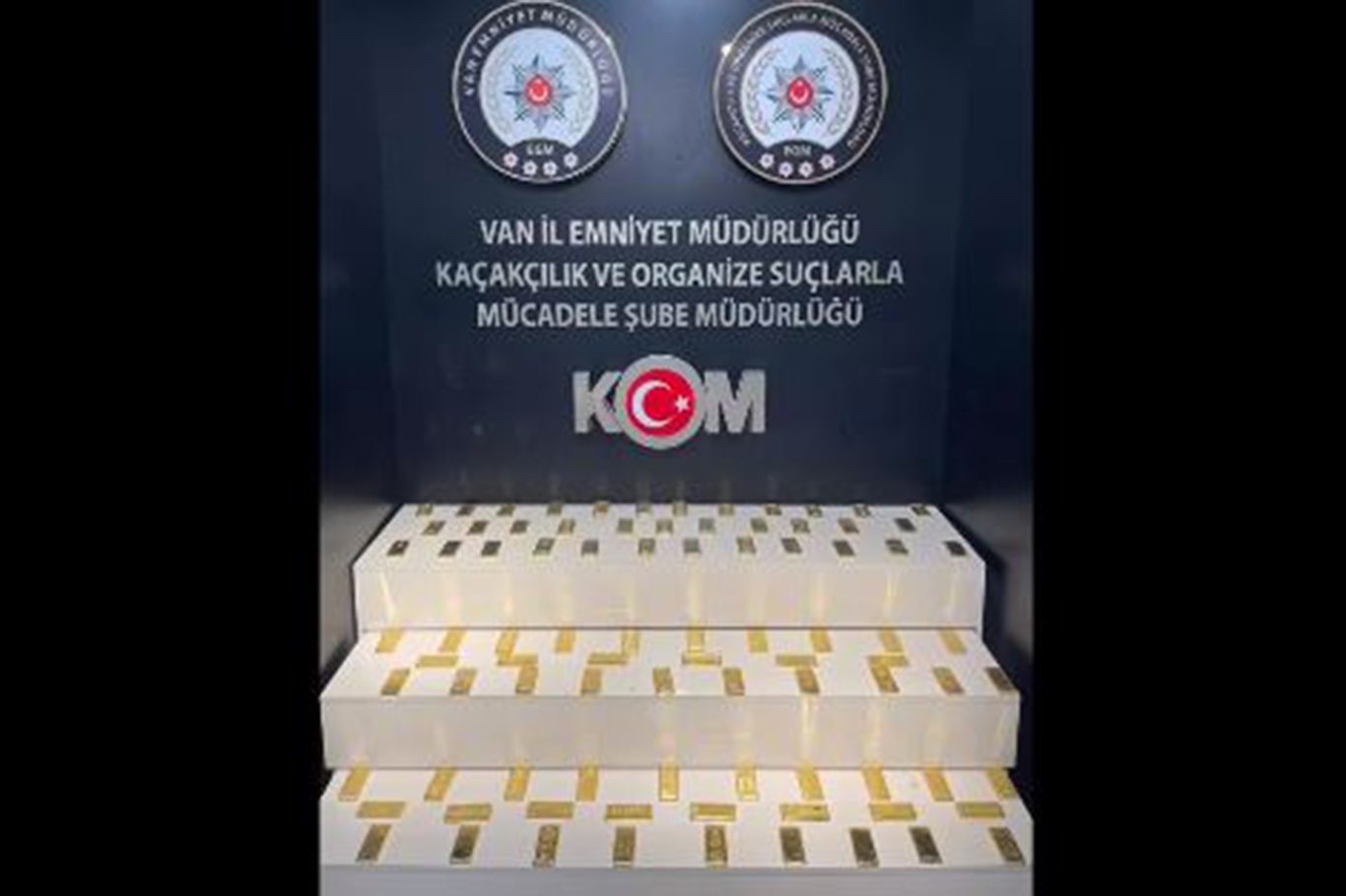 Aracın gizli bölmelerden 88 kilo altın çıktı!