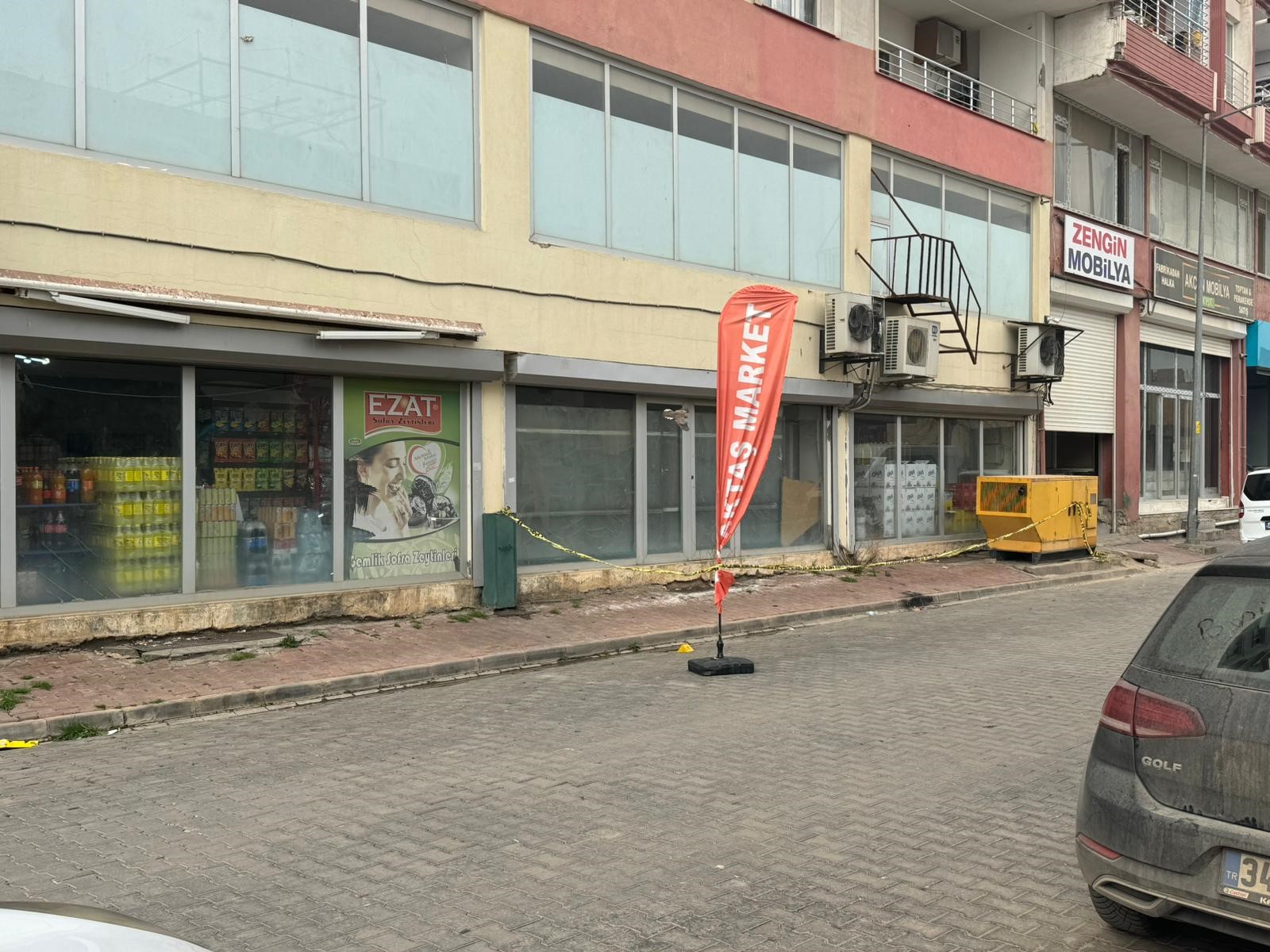 Çocuğunu tutmaya çalışırken kucağ