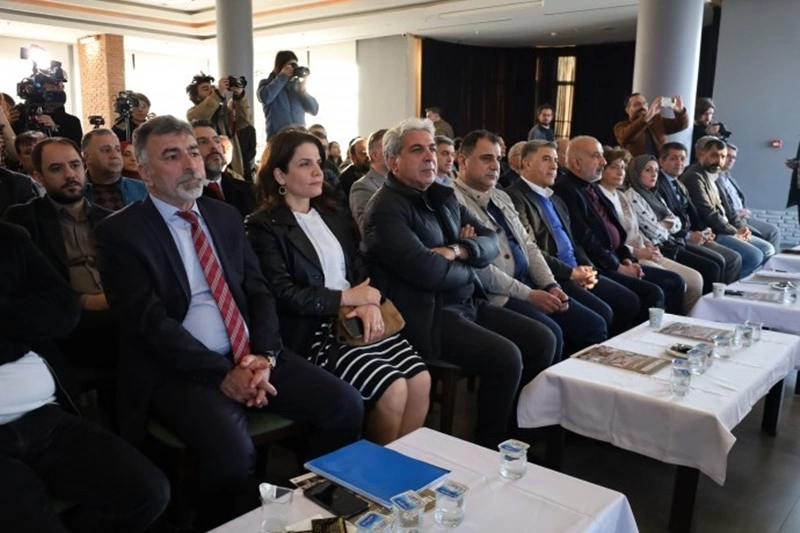 Diyarbakır’da DEM Parti ve iş insanları buluştu