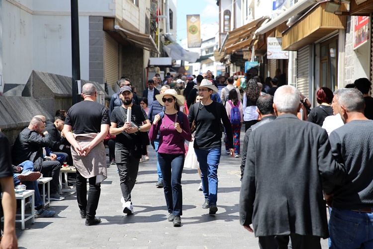 2024/04/17/diyarbakir-turist-turizm1.jpg