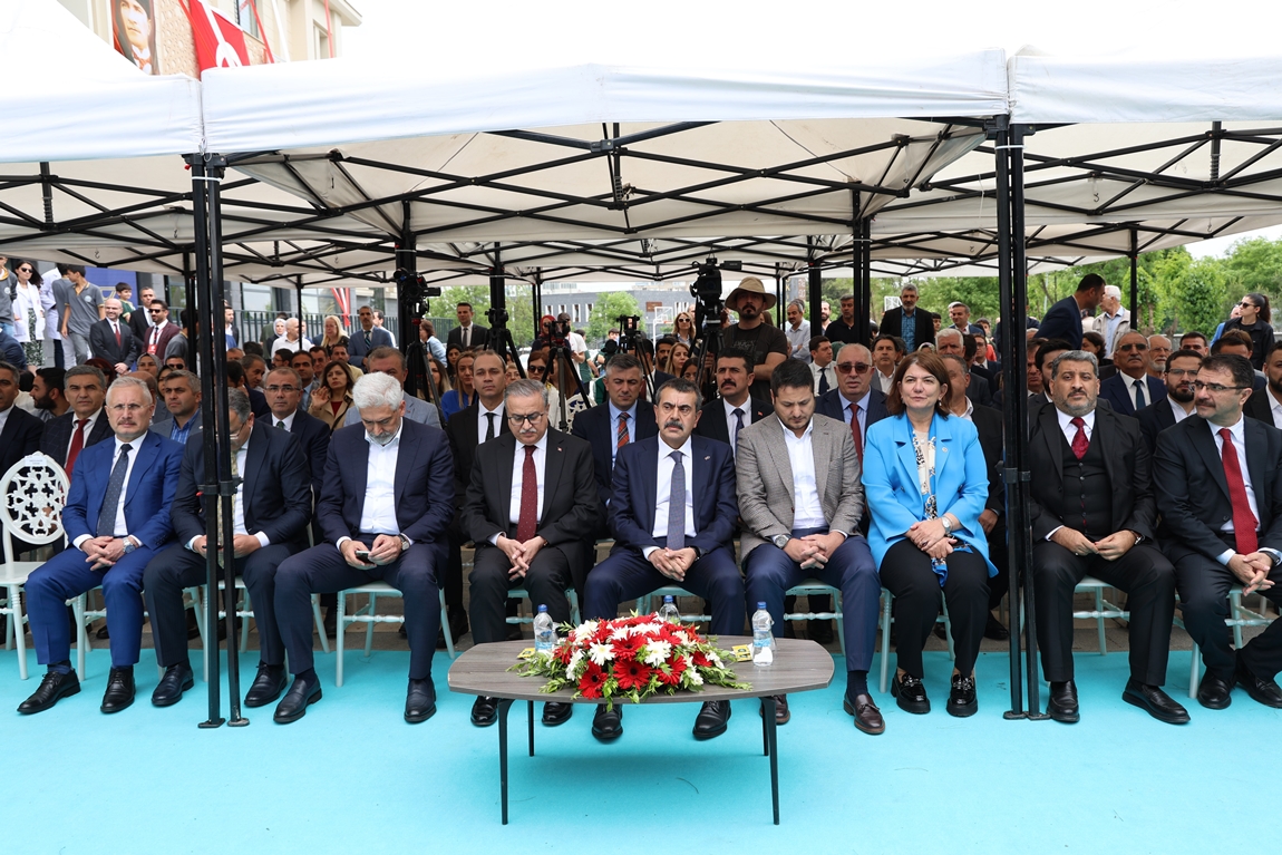 Milli Eğitim Bakanı Yusuf Tekin, Diyarbakır’da okul açılışına katıldı