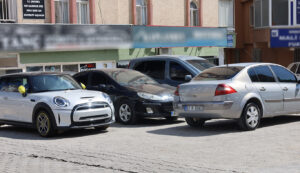 Oto galericiler dertli: Faizin yükselmesi ticareti olumsuz etkiliyor