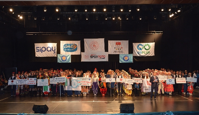 Diyarbakır’da “Üniversiteler Halk Dansları Şenliği” yapıldı
