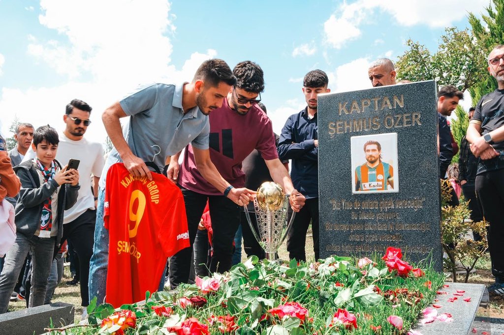 Amedspor'un şampiyonluk kupası efsane kaptana götürüldü!