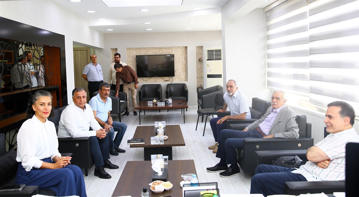 Ünlü yönetmen Ghobadi Mardin Büyükşehir’i ziyaret etti
