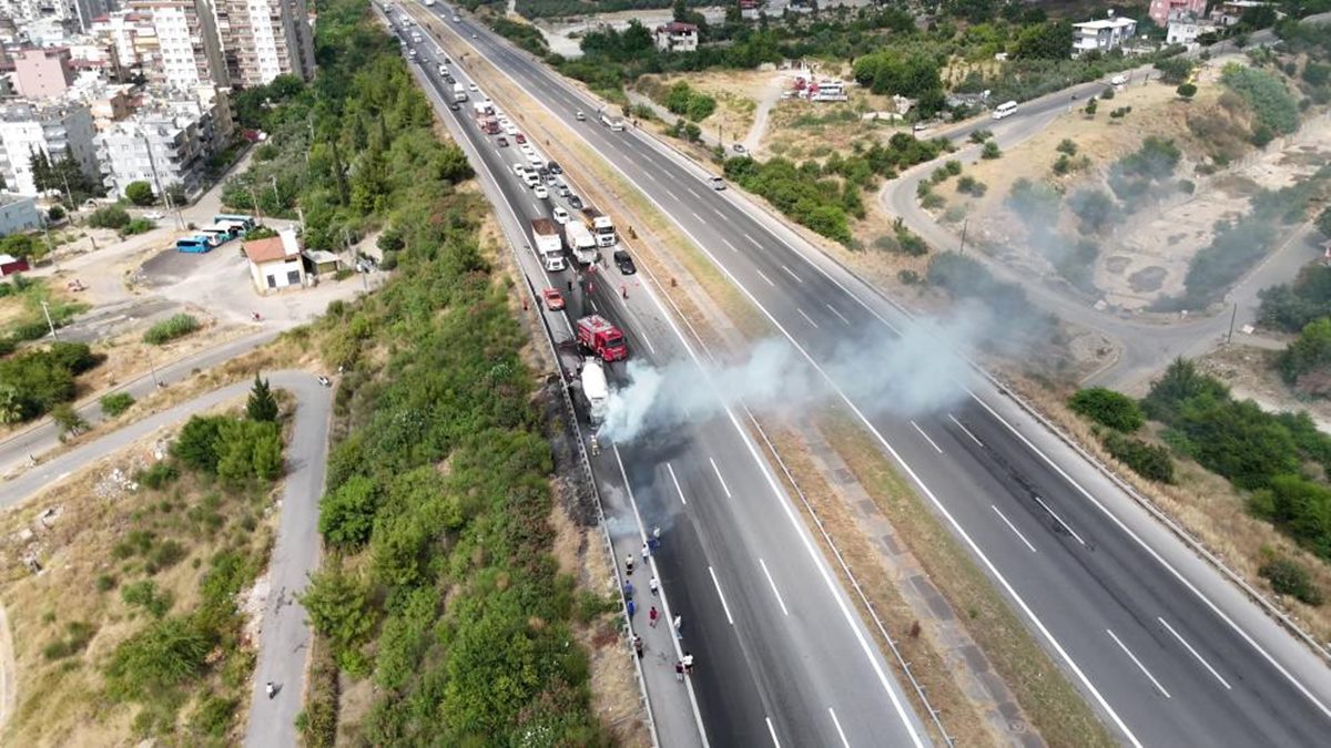 beton-mikseri-yandi-yollar-kapandi.jpg