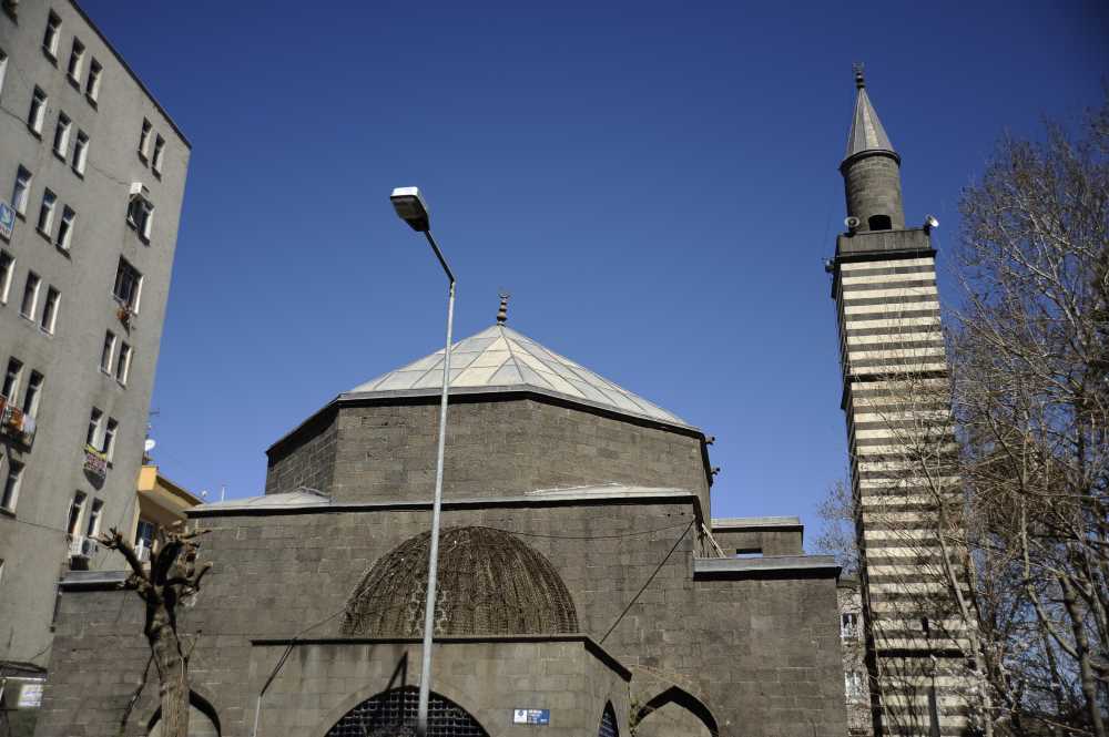 nebi-camii.jpg