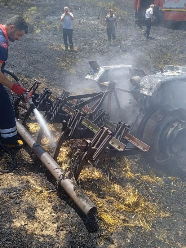 Diyarbakır’da yangına müdahale eden traktör küle döndü